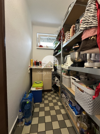 Reality KOMPLEX s.r.o. Vám ponúka EXKLUZÍVNE na predaj priestranný poschodový rodinný dom v Kolárove!