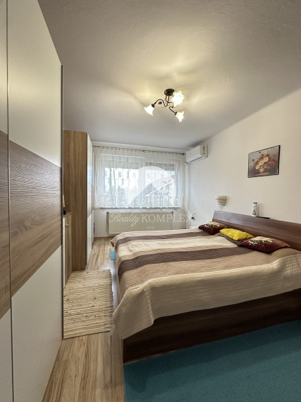 Reality KOMPLEX s.r.o. Vám ponúka EXKLUZÍVNE na predaj priestranný poschodový rodinný dom v Kolárove!