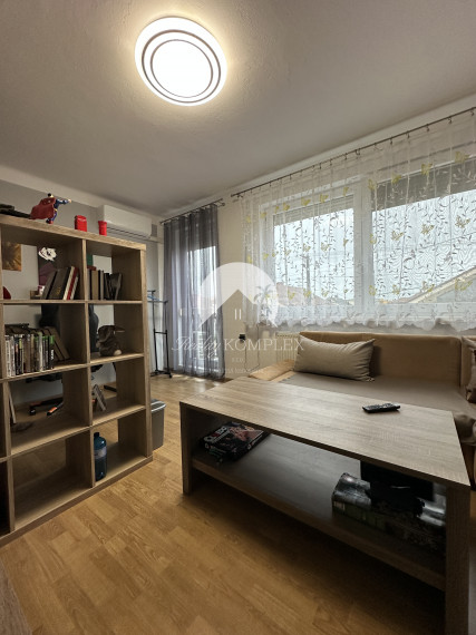 Reality KOMPLEX s.r.o. Vám ponúka EXKLUZÍVNE na predaj priestranný poschodový rodinný dom v Kolárove!