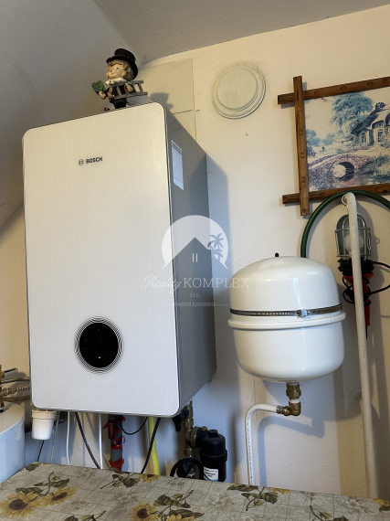 Reality KOMPLEX s.r.o. Vám ponúka EXKLUZÍVNE na predaj priestranný poschodový rodinný dom v Kolárove!