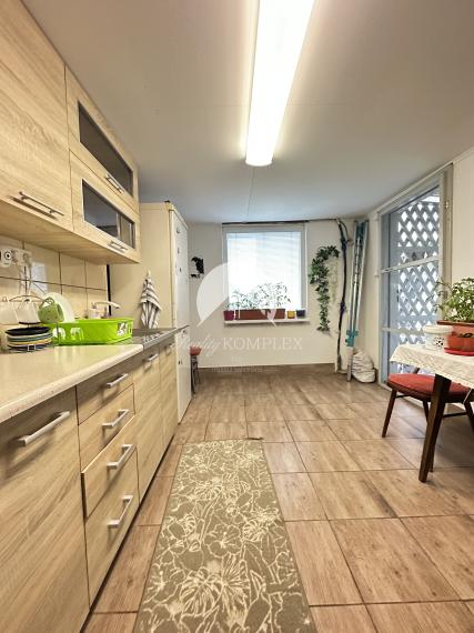 Reality KOMPLEX s.r.o. Vám ponúka EXKLUZÍVNE na predaj priestranný poschodový rodinný dom v Kolárove!