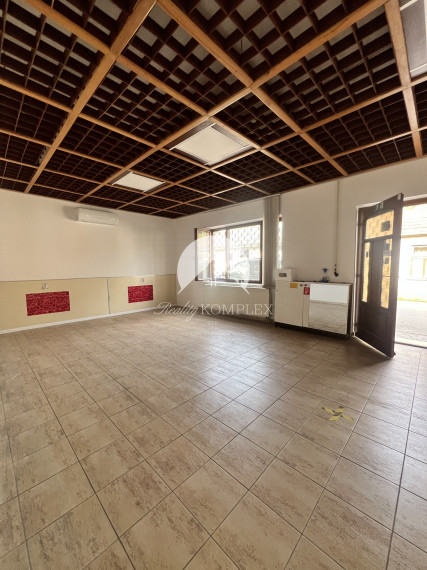 Do NÁJMU ponúkame dom s veľkým skladom na podnikateľské účely v Komárne!