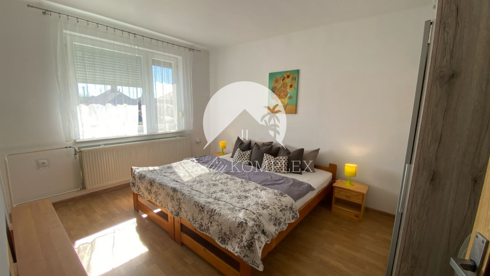 Reality KOMPLEX s.r.o. Vám ponúka EXKLUZÍVNE na predaj priestranný poschodový rodinný dom v Kolárove!