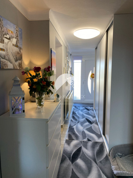 Reality KOMPLEX s.r.o. Vám ponúka EXKLUZÍVNE na predaj priestranný poschodový rodinný dom v Kolárove!