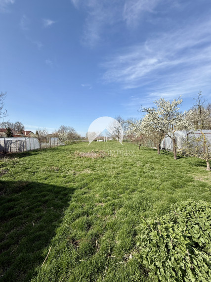 Reality KOMPLEX s.r.o. Vám ponúka rodinný dom s veľkým pozemkom v obci Vrakúň