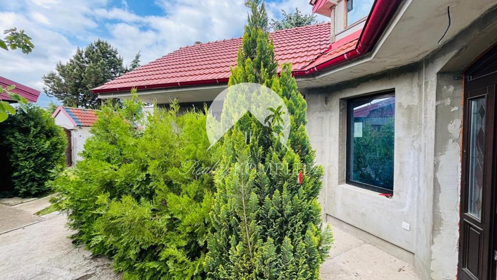 Reality KOMPLEX s.r.o., Vám ponúka na predaj rodinný dom  v obci Bátorove Kosihy.