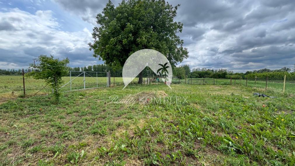 Reality KOMPLEX s.r.o., Vám ponúka na predaj rodinný dom  v obci Bátorove Kosihy.