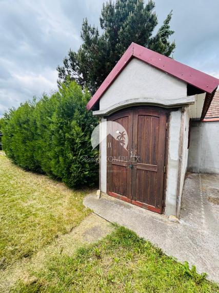 Reality KOMPLEX s.r.o., Vám ponúka na predaj rodinný dom  v obci Bátorove Kosihy.