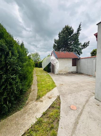 Reality KOMPLEX s.r.o., Vám ponúka na predaj rodinný dom  v obci Bátorove Kosihy.