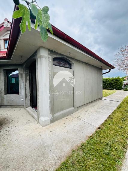 Reality KOMPLEX s.r.o., Vám ponúka na predaj rodinný dom  v obci Bátorove Kosihy.