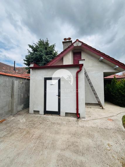 Reality KOMPLEX s.r.o., Vám ponúka na predaj rodinný dom  v obci Bátorove Kosihy.