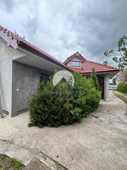 Reality KOMPLEX s.r.o., Vám ponúka na predaj rodinný dom  v obci Bátorove Kosihy.