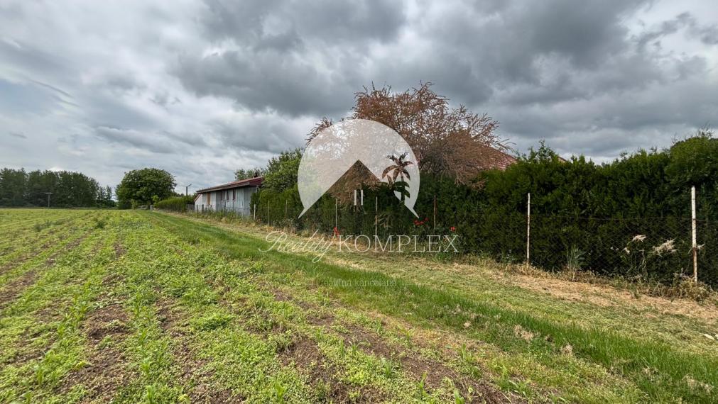 Reality KOMPLEX s.r.o., Vám ponúka na predaj rodinný dom  v obci Bátorove Kosihy.