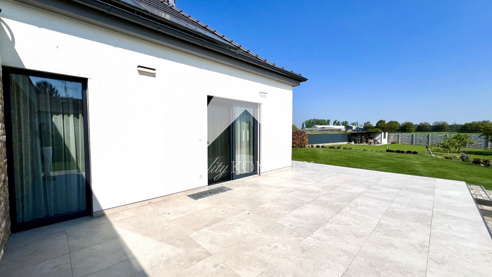 Reality KOMPLEX s.r.o. ponúka na PRENÁJOM exkluzívny rodinný dom s moderným vybavením a krásnou záhradou v obci Veľké Blahovo