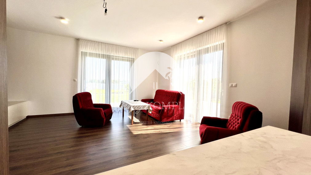 Reality KOMPLEX s.r.o. ponúka na PRENÁJOM exkluzívny rodinný dom s moderným vybavením a krásnou záhradou v obci Veľké Blahovo