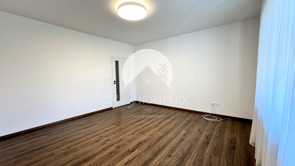 Reality KOMPLEX s.r.o. ponúka na PRENÁJOM exkluzívny rodinný dom s moderným vybavením a krásnou záhradou v obci Veľké Blahovo