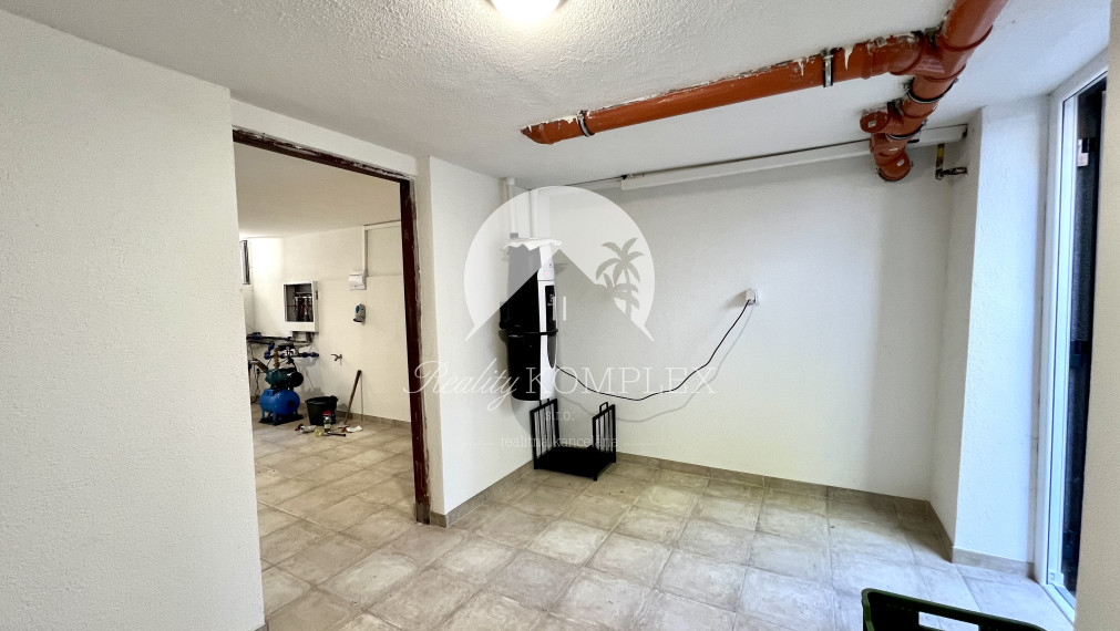 Reality KOMPLEX s.r.o. ponúka na PRENÁJOM exkluzívny rodinný dom s moderným vybavením a krásnou záhradou v obci Veľké Blahovo