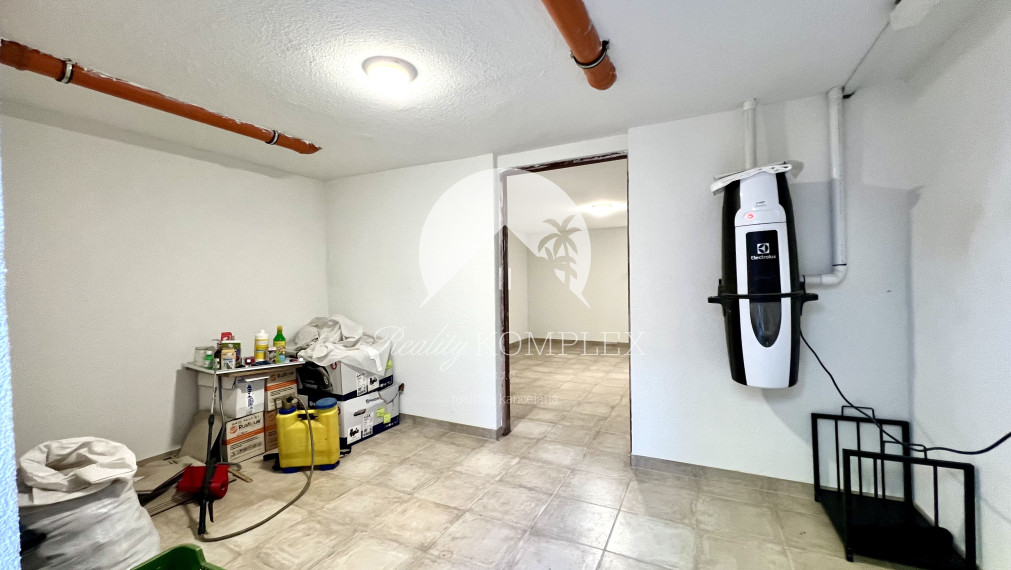 Reality KOMPLEX s.r.o. ponúka na PRENÁJOM exkluzívny rodinný dom s moderným vybavením a krásnou záhradou v obci Veľké Blahovo