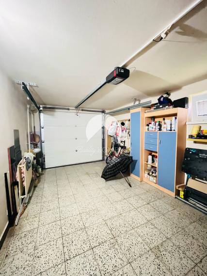 Reality KOMPLEX s.r.o. Vám ponúka na predaj priestranný poschodový rodinný dom v meste Kolárovo