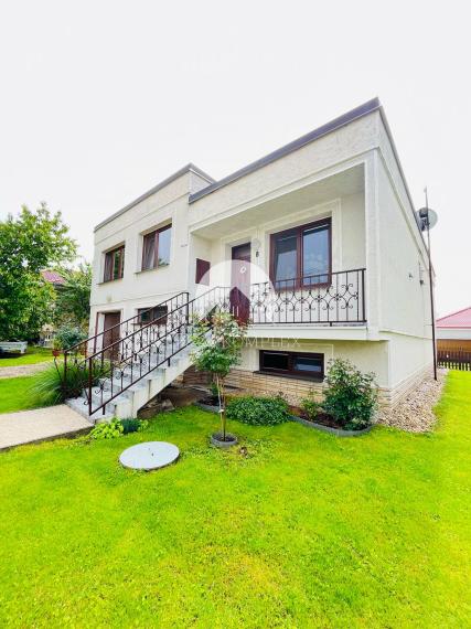 Reality KOMPLEX s.r.o. Vám ponúka na predaj priestranný poschodový rodinný dom v meste Kolárovo