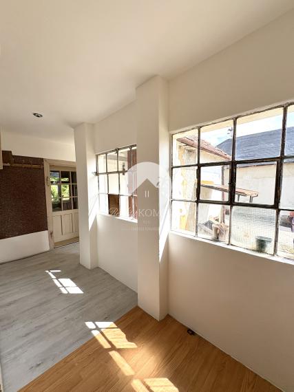 IBA U NÁS !!! Reality KOMPLEX s.r.o.,Vám ponúka na predaj 3 izbový rodinný domček nachádzajúci sa v malebnej lokalite obci Chľaba, na SKOK od sútoku Dunaja a Ipľa okres Nové Zámky !!!