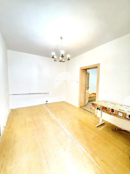 IBA U NÁS !!! Reality KOMPLEX s.r.o.,Vám ponúka na predaj 3 izbový rodinný domček nachádzajúci sa v malebnej lokalite obci Chľaba, na SKOK od sútoku Dunaja a Ipľa okres Nové Zámky !!!