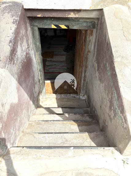 IBA U NÁS !!! Reality KOMPLEX s.r.o.,Vám ponúka na predaj 3 izbový rodinný domček nachádzajúci sa v malebnej lokalite obci Chľaba, na SKOK od sútoku Dunaja a Ipľa okres Nové Zámky !!!