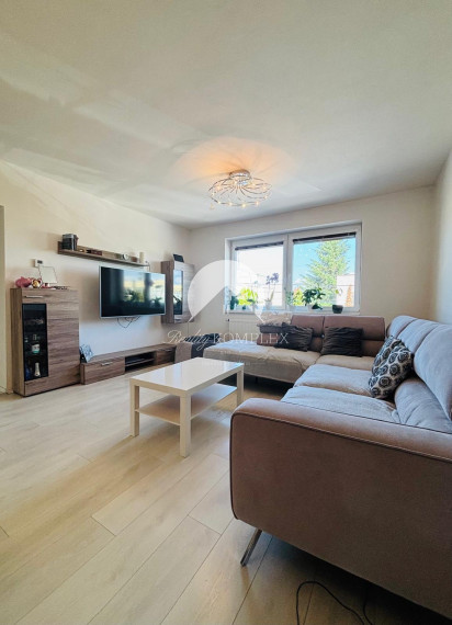 Reality KOMPLEX s.r.o. vám exkluzívne ponúka na predaj priestranný, poschodový rodinný dom nachádzajúci sa v tichej časti mesta Kolárovo.