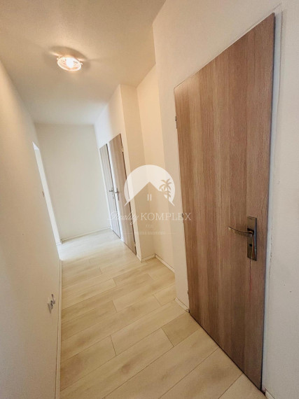 Reality KOMPLEX s.r.o. vám exkluzívne ponúka na predaj priestranný, poschodový rodinný dom nachádzajúci sa v tichej časti mesta Kolárovo.