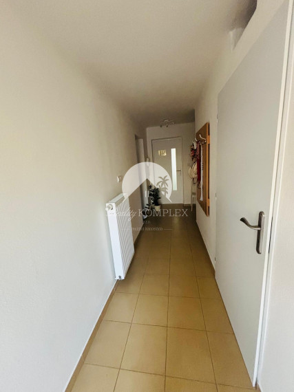 Reality KOMPLEX s.r.o. vám exkluzívne ponúka na predaj priestranný, poschodový rodinný dom nachádzajúci sa v tichej časti mesta Kolárovo.