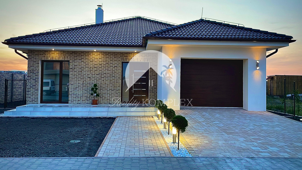 Reality KOMPLEX s.r.o., Vám ponúka na predaj nový, moderný 4-izbový rodinný dom s možnosťou individuálneho prispôsobenia podľa vášho vkusu.