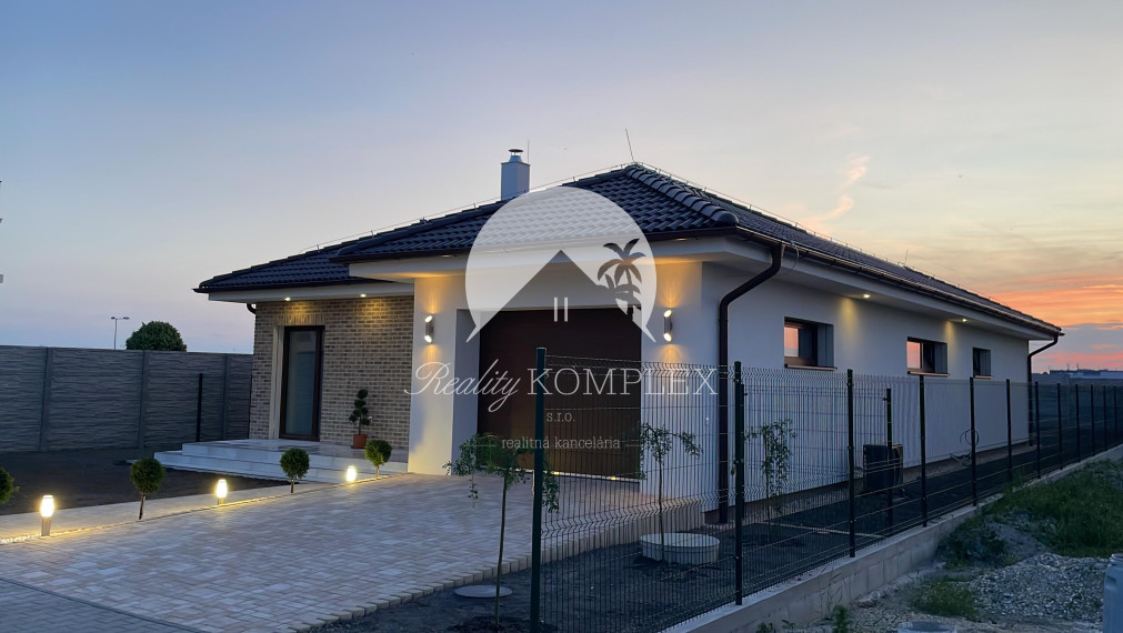 Reality KOMPLEX s.r.o., Vám ponúka na predaj nový, moderný 4-izbový rodinný dom s možnosťou individuálneho prispôsobenia podľa vášho vkusu.