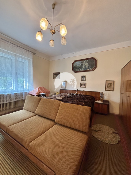 Reality KOMPLEX s.r.o., Vám ponúka na predaj 4 izbový rodinný dom  s rozsiahlym pozemkom v obci Bátorové Kosihy.