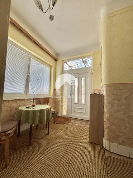 Reality KOMPLEX s.r.o., Vám ponúka na predaj 4 izbový rodinný dom  s rozsiahlym pozemkom v obci Bátorové Kosihy.