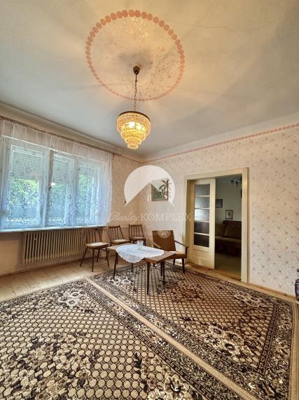 Reality KOMPLEX s.r.o., Vám ponúka na predaj 4 izbový rodinný dom  s rozsiahlym pozemkom v obci Bátorové Kosihy.