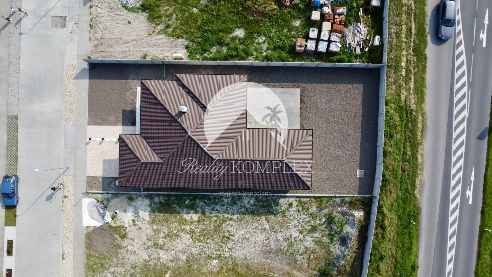 Reality KOMPLEX s.r.o., Vám ponúka na predaj nový, moderný 4-izbový rodinný dom s možnosťou individuálneho prispôsobenia podľa vášho vkusu.