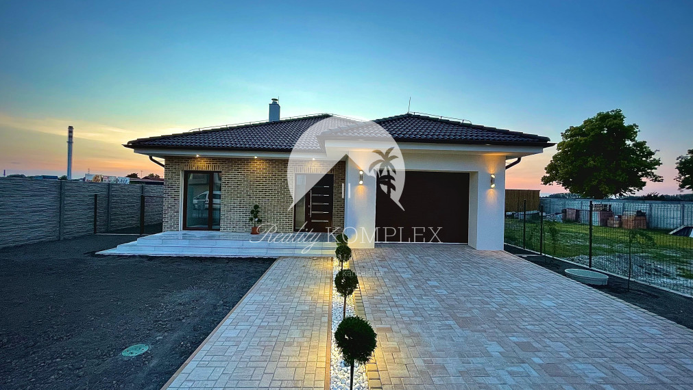 Reality KOMPLEX s.r.o., Vám ponúka na predaj nový, moderný 4-izbový rodinný dom s možnosťou individuálneho prispôsobenia podľa vášho vkusu.