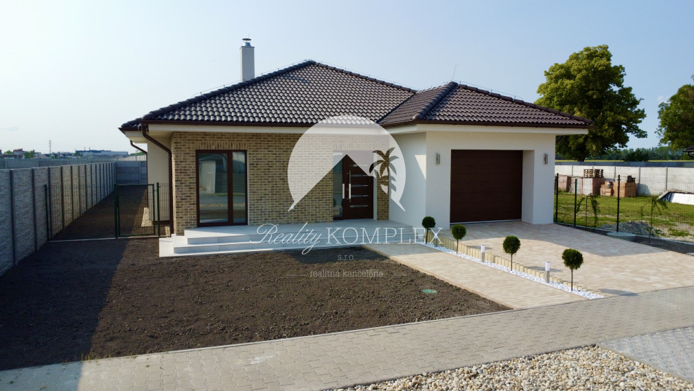 Reality KOMPLEX s.r.o., Vám ponúka na predaj nový, moderný 4-izbový rodinný dom s možnosťou individuálneho prispôsobenia podľa vášho vkusu.