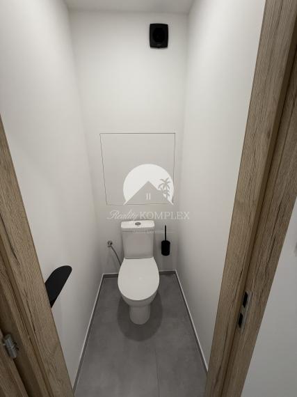 Reality KOMPLEX s.r.o. Vám ponúka kompletne zrekonštruovaný 3-izbový byt v DS