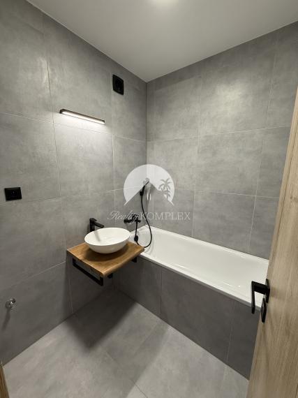 Reality KOMPLEX s.r.o. Vám ponúka kompletne zrekonštruovaný 3-izbový byt v DS