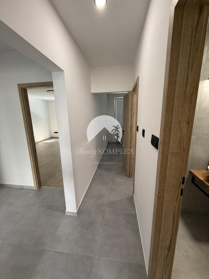 Reality KOMPLEX s.r.o. Vám ponúka kompletne zrekonštruovaný 3-izbový byt v DS