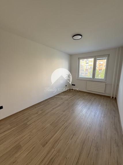 Reality KOMPLEX s.r.o. Vám ponúka kompletne zrekonštruovaný 3-izbový byt v DS