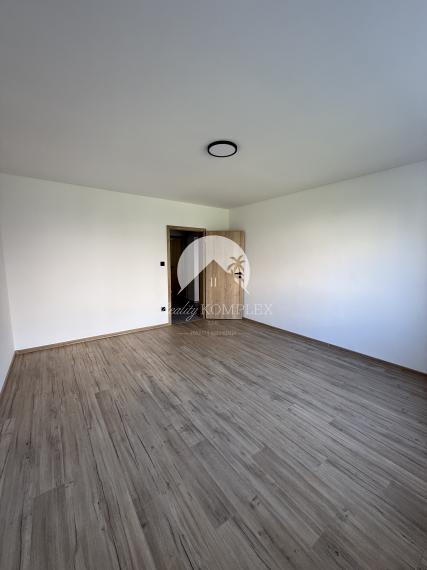 Reality KOMPLEX s.r.o. Vám ponúka kompletne zrekonštruovaný 3-izbový byt v DS