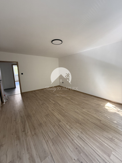 Reality KOMPLEX s.r.o. Vám ponúka kompletne zrekonštruovaný 3-izbový byt v DS