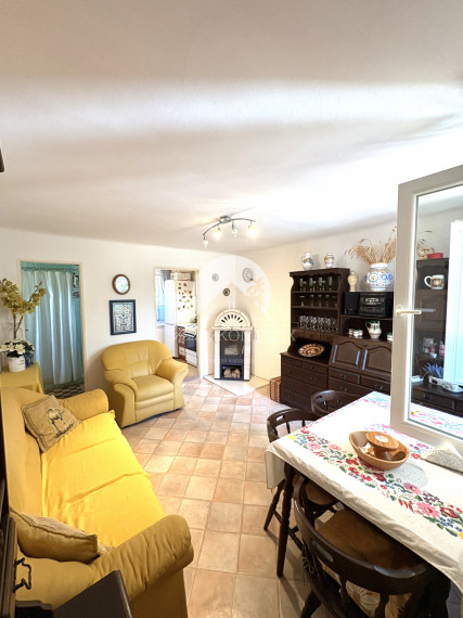 EXKLUZÍVNE IBA U NÁS !!! Reality KOMPLEX s.r.o. vám ponúka na predaj rekreačnú chatu obklopenú krásnou prírodou v obci Radvaň nad Dunajom, 50m od  piesočnatej pláže Dunaja !!!