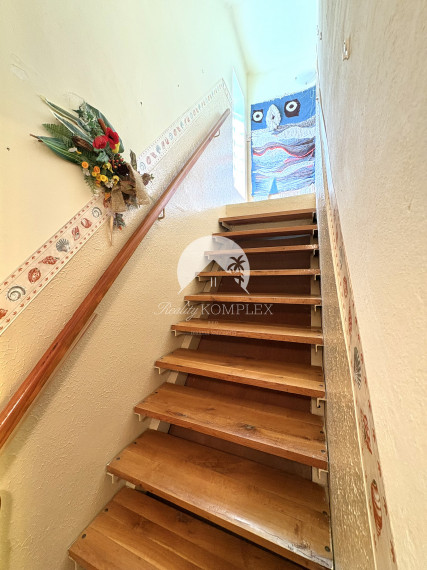 EXKLUZÍVNE IBA U NÁS !!! Reality KOMPLEX s.r.o. vám ponúka na predaj rekreačnú chatu obklopenú krásnou prírodou v obci Radvaň nad Dunajom, 50m od  piesočnatej pláže Dunaja !!!