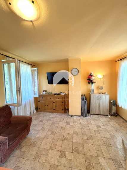 EXKLUZÍVNE IBA U NÁS !!! Reality KOMPLEX s.r.o. vám ponúka na predaj rekreačnú chatu obklopenú krásnou prírodou v obci Radvaň nad Dunajom, 50m od  piesočnatej pláže Dunaja !!!