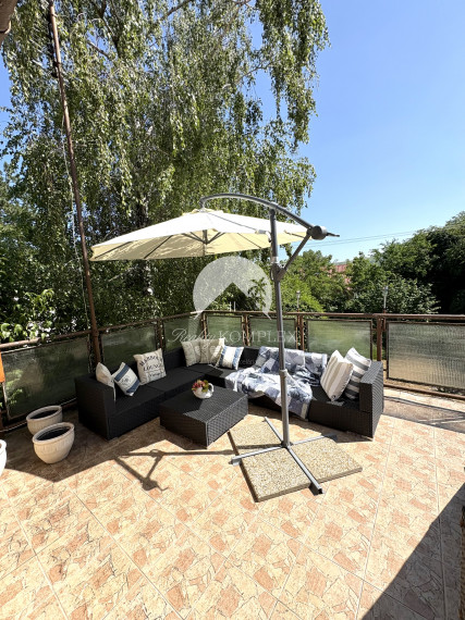 EXKLUZÍVNE IBA U NÁS !!! Reality KOMPLEX s.r.o. vám ponúka na predaj rekreačnú chatu obklopenú krásnou prírodou v obci Radvaň nad Dunajom, 50m od  piesočnatej pláže Dunaja !!!