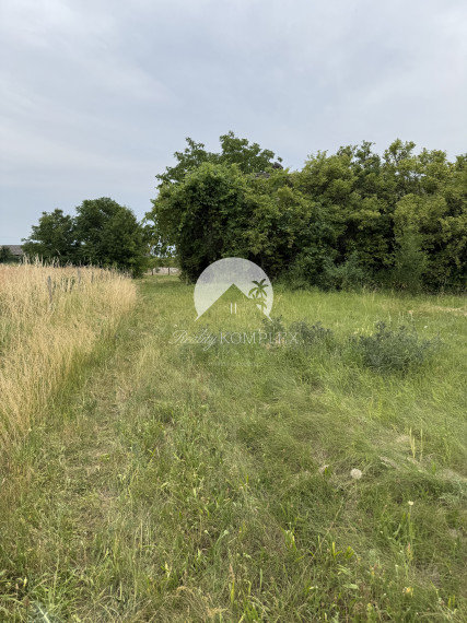 Reality KOMPLEX s.r.o. Vám ponúka  NA PREDAJ stavebný pozemok v Povode