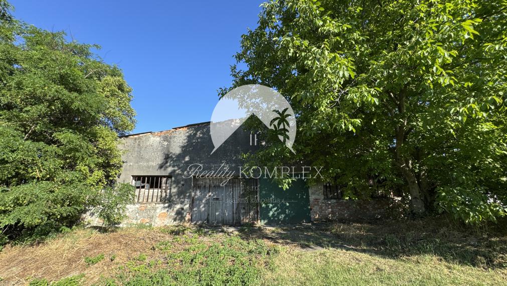 Reality KOMPLEX s.r.o. Vám ponúka NA PREDAJ stavebný pozemok v Povode